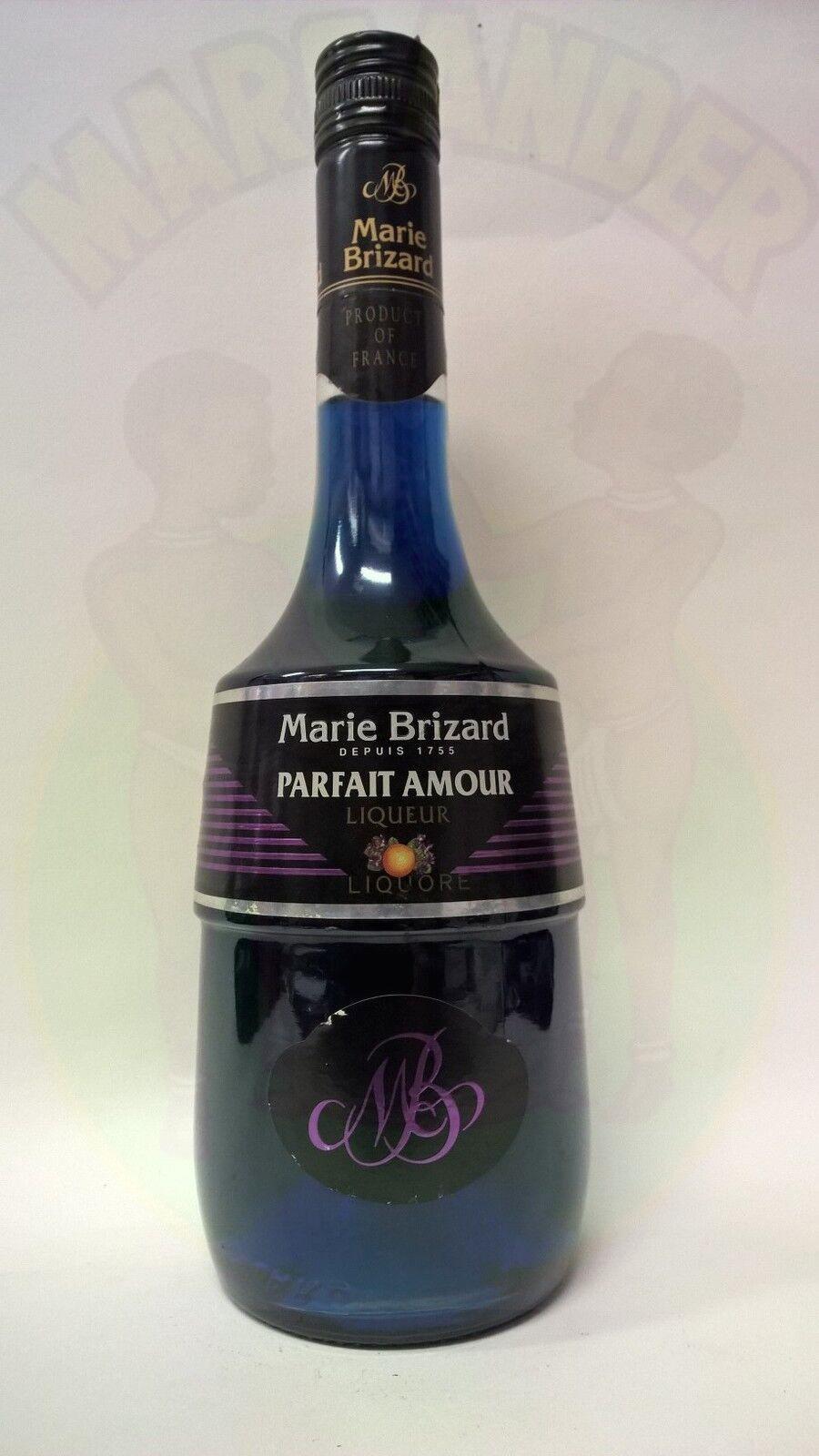 bottiglia di Marie Brizard Parfait Amour