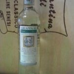 bottiglia di Vecchia Maniera Grappa Vernaccia di San Gimignano